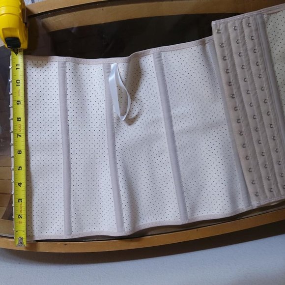 VIANNA Ultra clinching corset size Medium/Large. Fully adjustable. - Picture 3 of 6